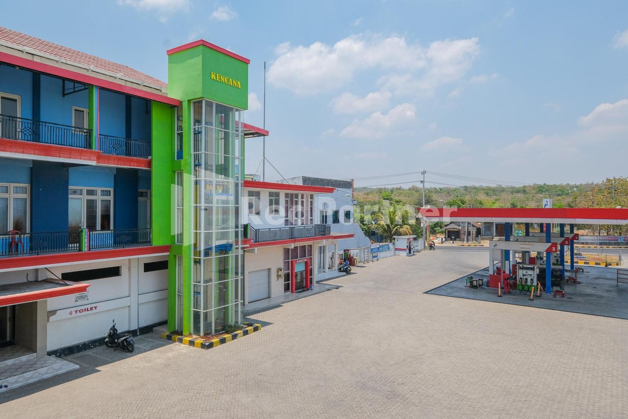 Grand Kencana Guesthouse Syariah Near Wisata Bahari Lamongan Paciran Exterior photo