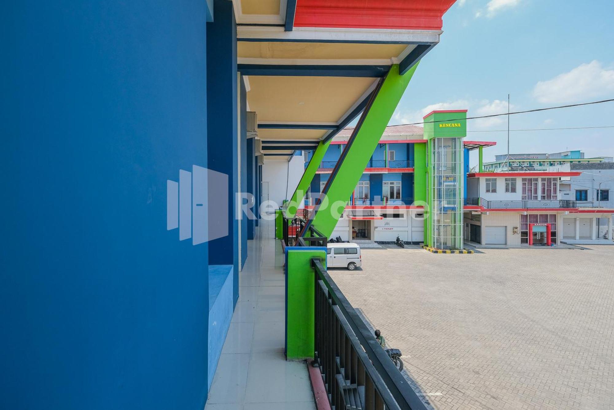 Grand Kencana Guesthouse Syariah Near Wisata Bahari Lamongan Paciran Exterior photo