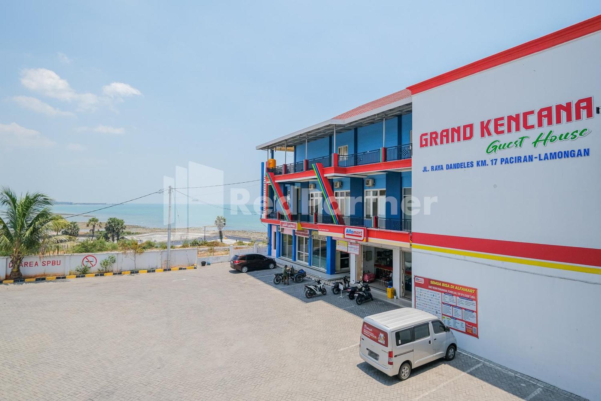 Grand Kencana Guesthouse Syariah Near Wisata Bahari Lamongan Paciran Exterior photo
