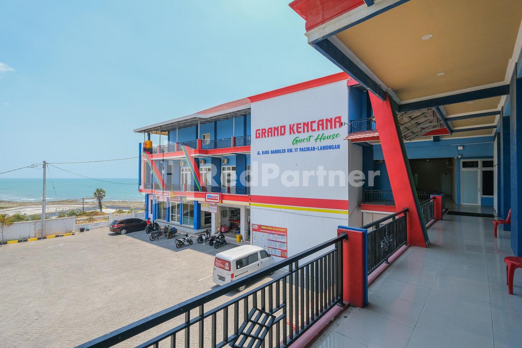 Grand Kencana Guesthouse Syariah Near Wisata Bahari Lamongan Paciran Exterior photo